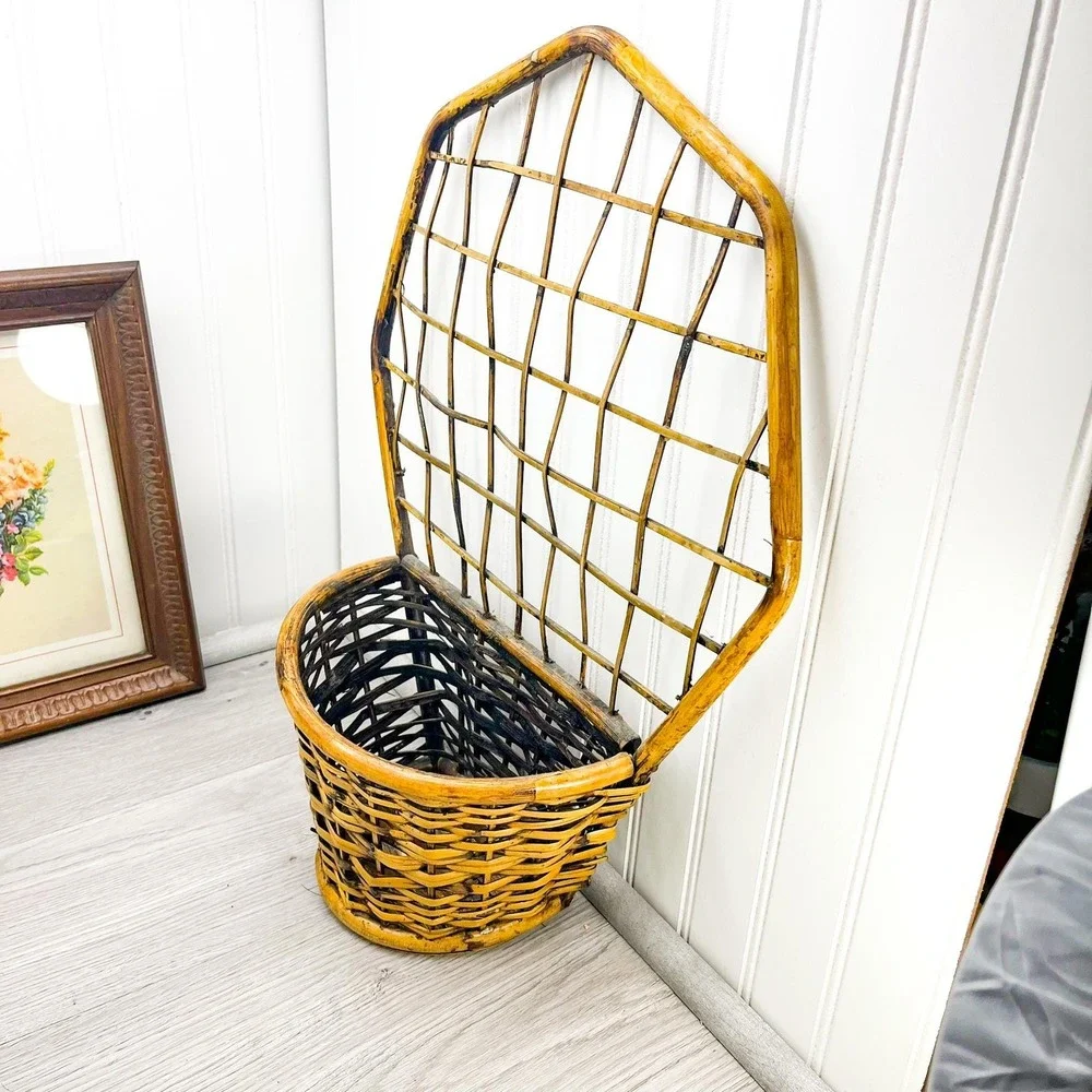 Peacock Wicker Wall Basket with Bamboo Trim‎